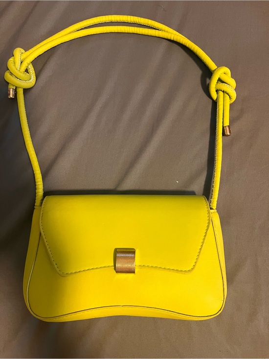 Handbags - Yellow Women's Shoulder Bag - Sleek Everyday Crossbody